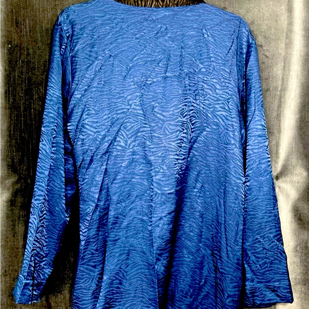 Victoria's Secret Short Robe - Picture 2 of 4